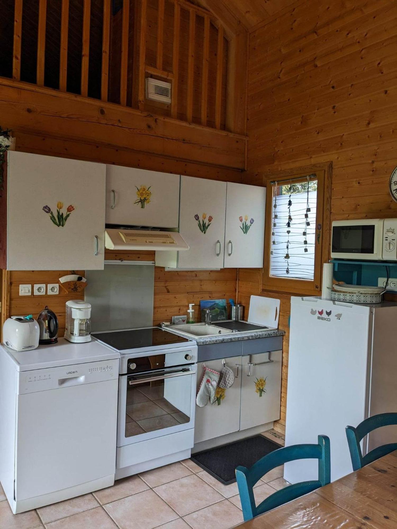Les Chalets De La Vigne Grande Saint-Floret المظهر الخارجي الصورة