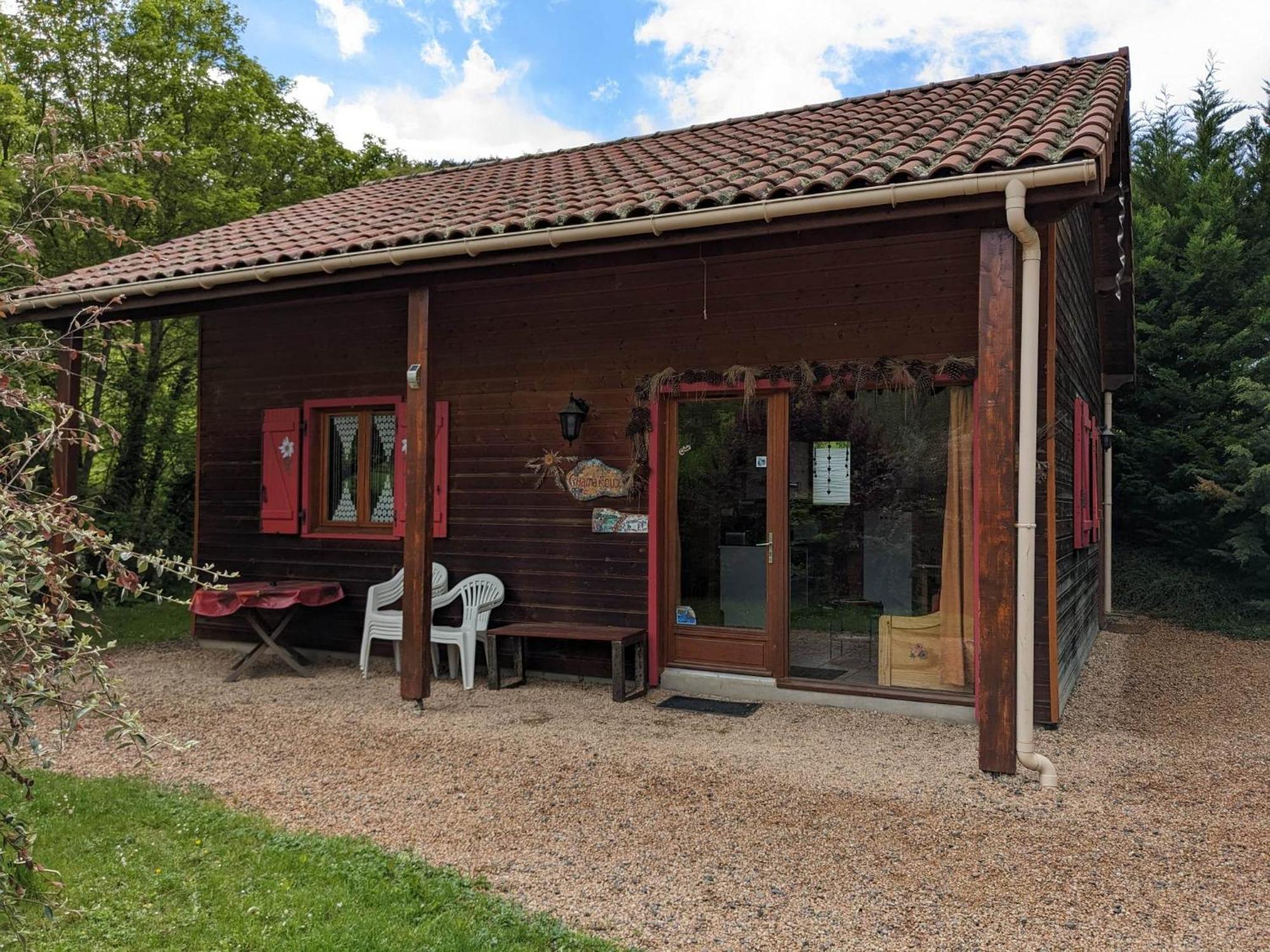 Les Chalets De La Vigne Grande Saint-Floret المظهر الخارجي الصورة