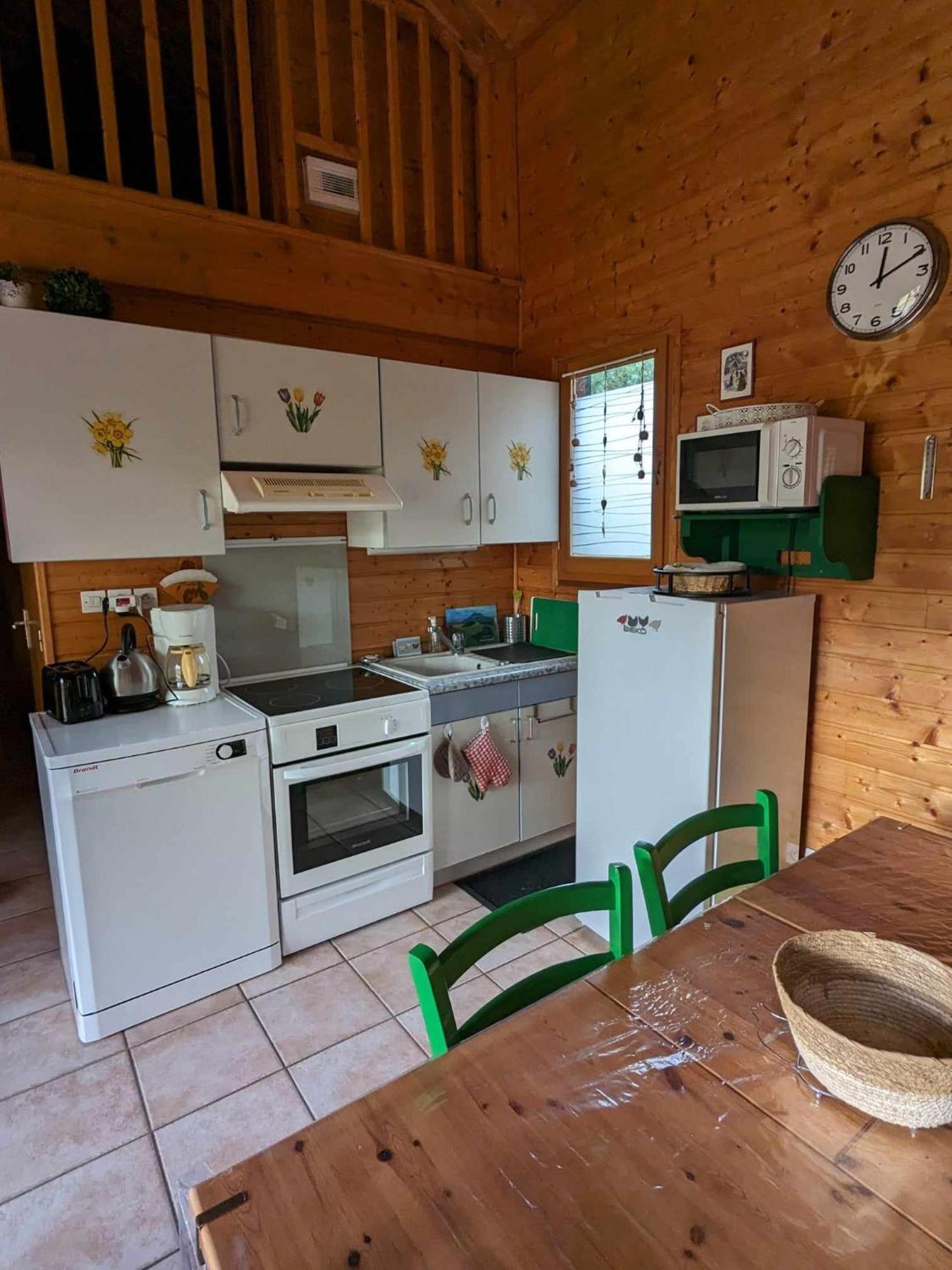 Les Chalets De La Vigne Grande Saint-Floret المظهر الخارجي الصورة