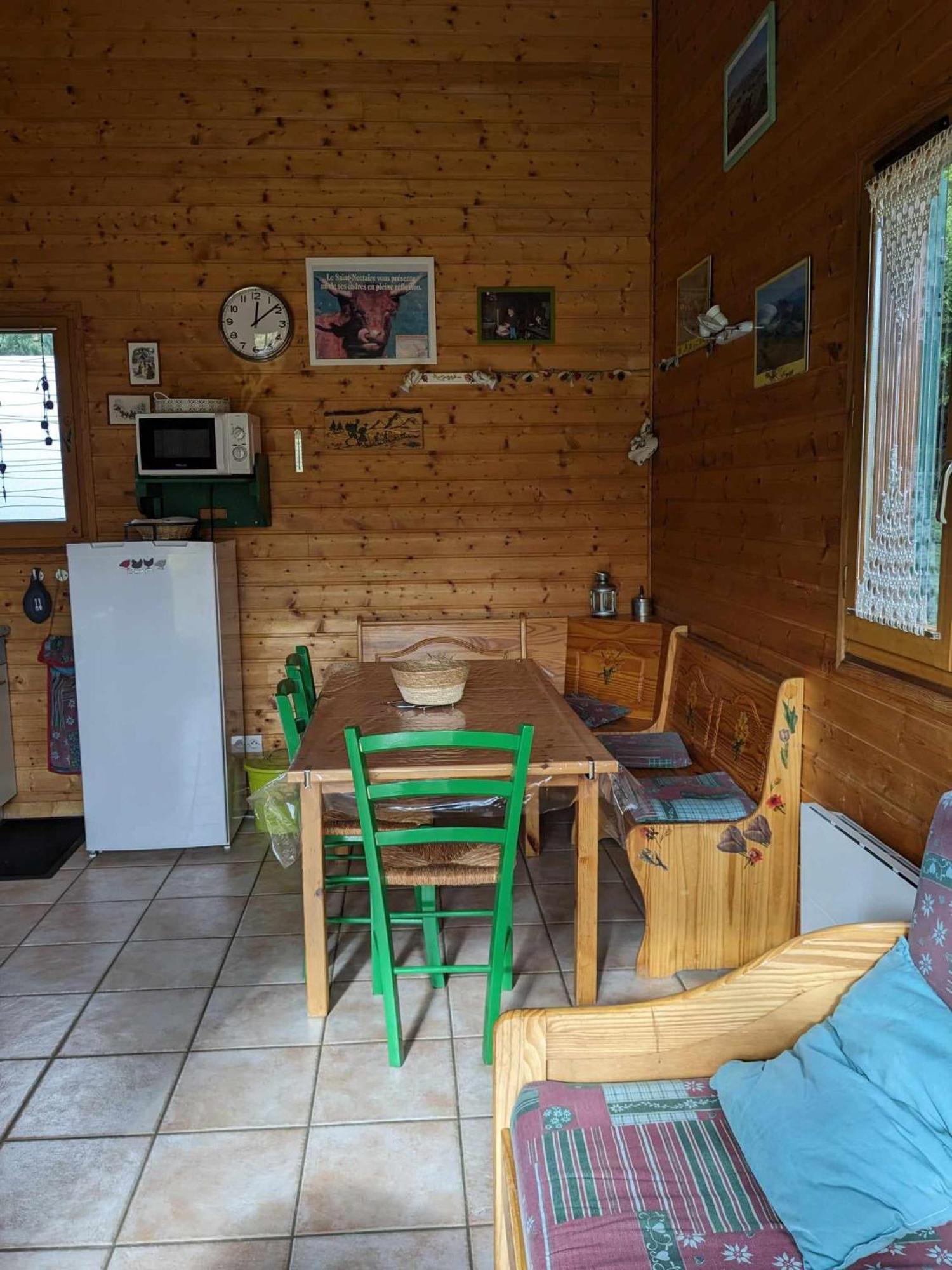 Les Chalets De La Vigne Grande Saint-Floret المظهر الخارجي الصورة